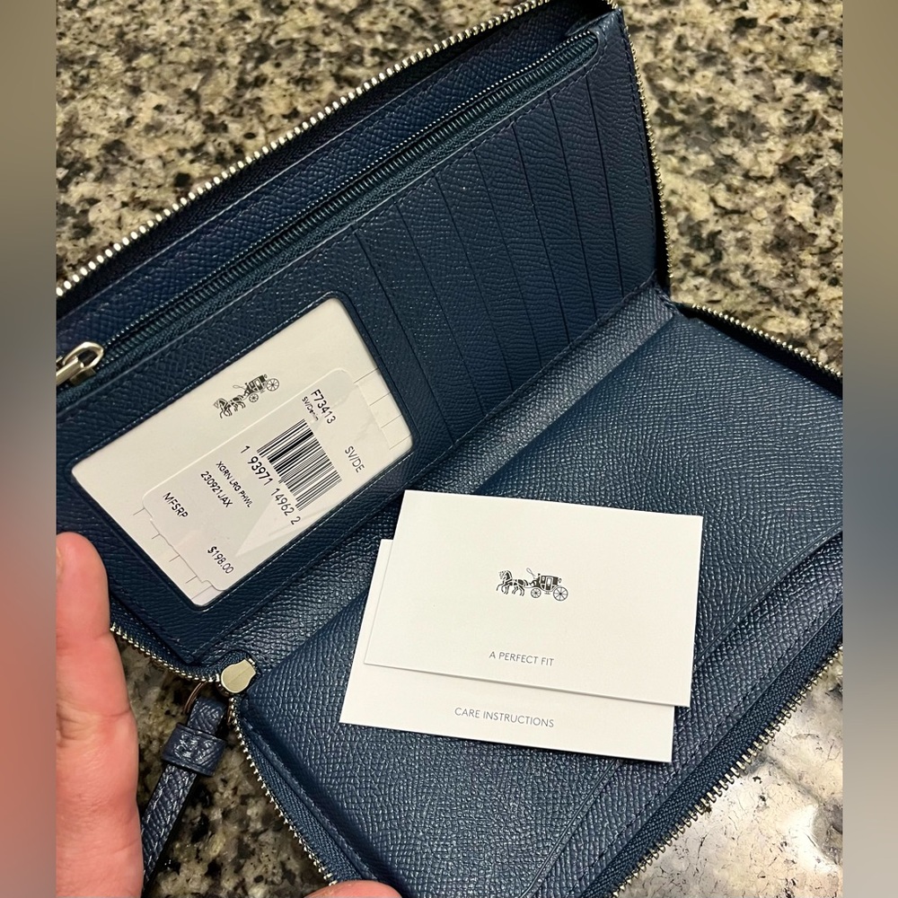 🌸SOLD🌸 NWT Coach XGRN Large Phone Wallet Wristlet - Picture 3 of 8